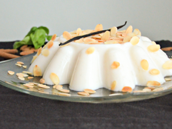 Biancomangiare: la ricetta originale del dolce bianco per eccellenza